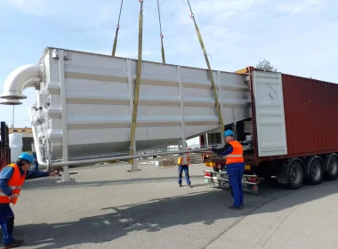 Verladung einer Maschinenanlage in den Container
